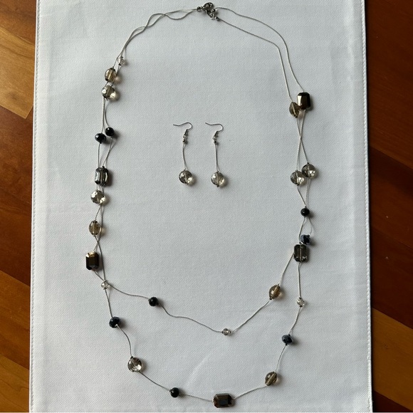 Bead necklace & earrings set - Picture 3 of 4